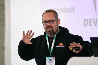 Ben Greenberg speaking at DevRelCon Prague 2022